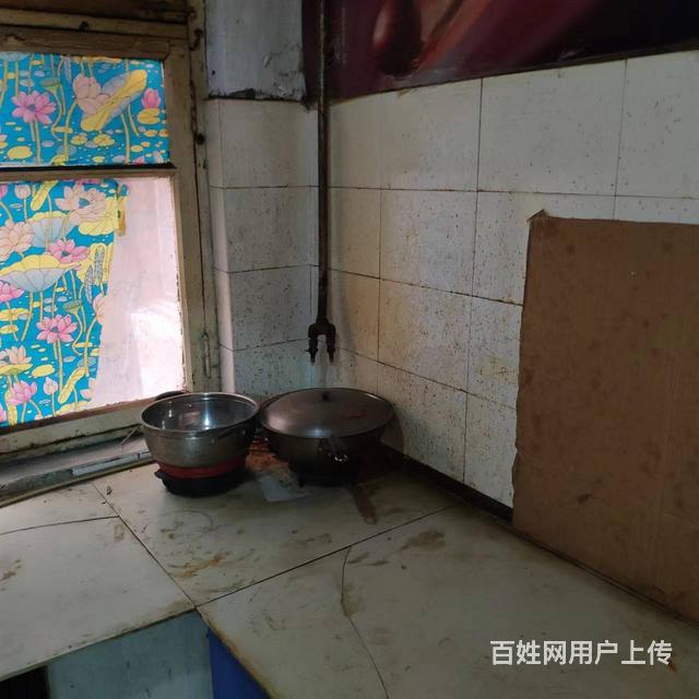 低价可以短租的保二小学路东，新玛特北30米楼房的图片