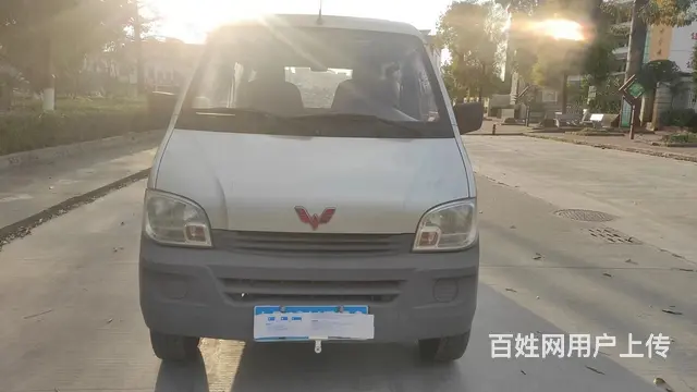 五菱之光面包车深圳牌的图片