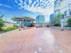 火车站，万象城旁。罗宾森送120平独立露台，13年