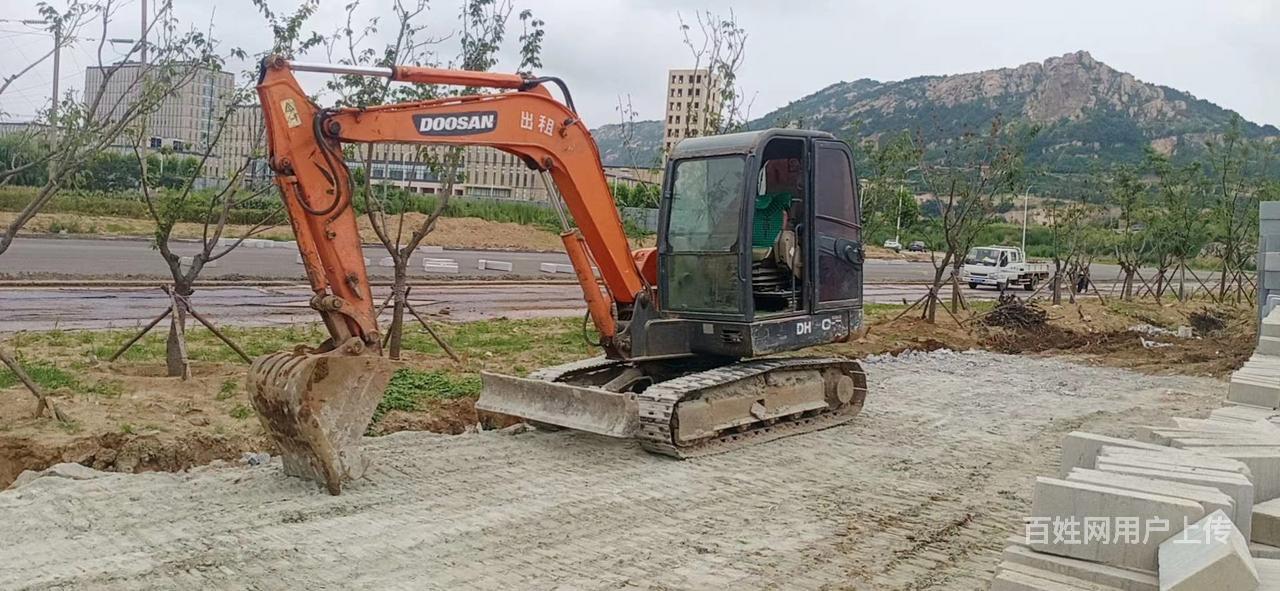 出售二手小型hyundai挖掘机