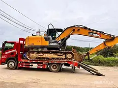 信阳小型东风挖机拖车 运输80/90/135挖机拖车多少钱