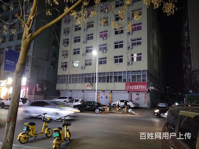 宝丰县前进路门面商铺上下2层1200平出租的图片