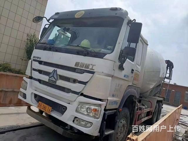 便宜处理18年大16方二手豪沃搅拌车 原版车况的图片