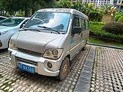 五菱之光8座面包车