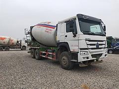 大14方二手豪沃搅拌车 后八轮 国五 380马力