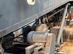 奥驰1800装粮炮车