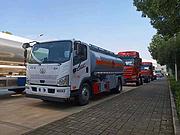 解放8吨加油车 潍柴发动机 厂家提供上户费用低