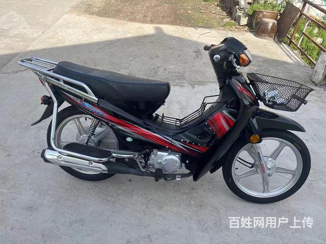出售二手摩托车的图片