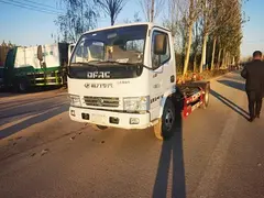 东风多利卡蓝牌勾臂垃圾车
