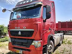 中国重汽 牵引车 一直是自己开，车况崭新