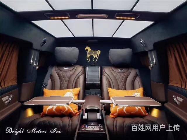 林肯领航员改装两排航空座椅,功能丰富,乘坐舒适