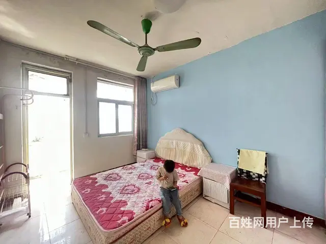 小南门里四楼中套家具家电齐全拎包入住的图片