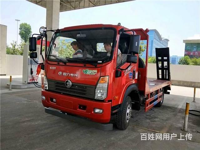 小型挖机平板车 拉8T10T12T蓝牌平板运输车的图片