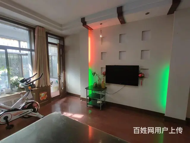 广场花园 3室2厅 精装修一楼的图片
