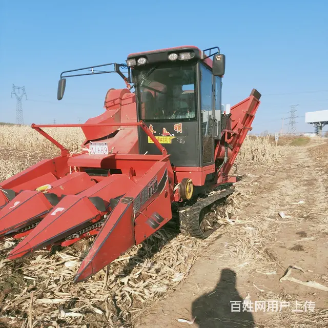 卖玉米收割机的图片
