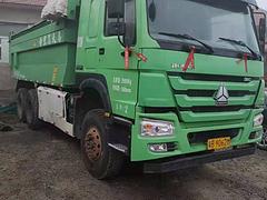 出售17年国5豪沃环保绿后八轮自卸车，货箱5米8