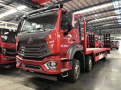 重汽豪翰国六平板车 三轴低平板车 拉200挖机拖车