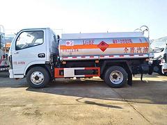 东风多利卡2吨油罐车 流动运油车多少钱一辆