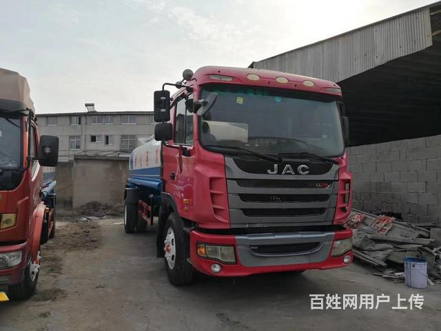 各吨位洒水车加油车 车型齐全的图片