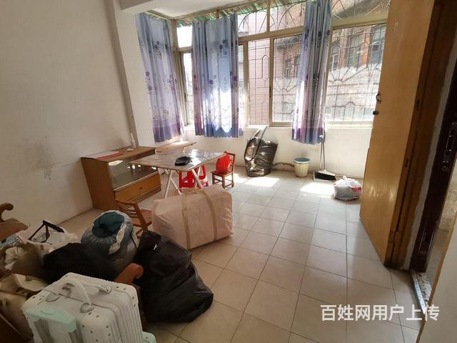 工人医院与国泰广场之间阜民路中段四楼1房1厅，租400元的图片