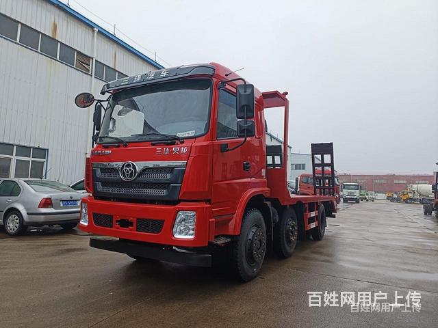 小三轴三环昊龙挖掘机拖板车 钩机平板拖车 全国包送车的图片