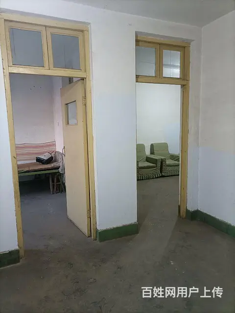 2万5 棉纺厂四楼共六层，68平方两室一厅，证件齐全的图片