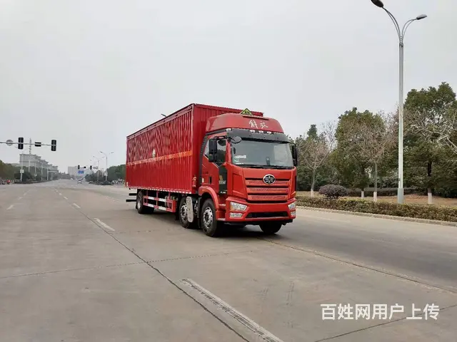 一汽解放小三轴危险品厢式货车9.6米 5.7排量的图片