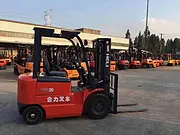 九成新2吨电动叉车 仓库环保二手叉车便宜处理带手续