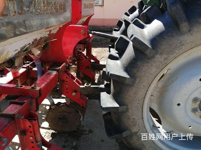 四行播种机的图片