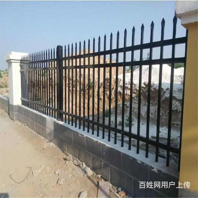 围墙护栏 新钢护栏 镀锌道路护栏小区围栏 工地围挡的图片