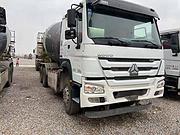 出售17年二手豪沃搅拌车 大12方 后八轮 国五