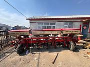 勃红大7大豆轻免耕播种机，适合山地，汗区使用，出苗