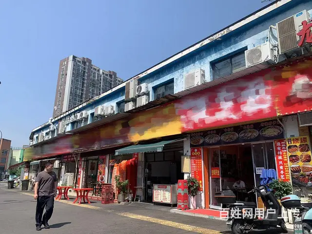 三峡大学夜市一条街66平临街餐饮店转让的图片