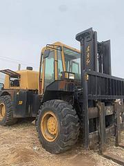 东方红越野叉车