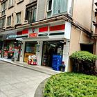 江公丽景B区正大门旁