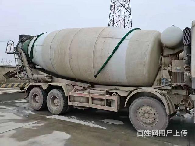 庆阳低价出售大量国四，国五豪沃亚特大20方搅拌车的图片