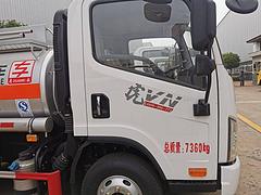同威解放5吨油罐车，品质保证，物美价廉