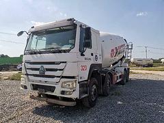出售18年二手豪沃大20方搅拌车380马力前四后八