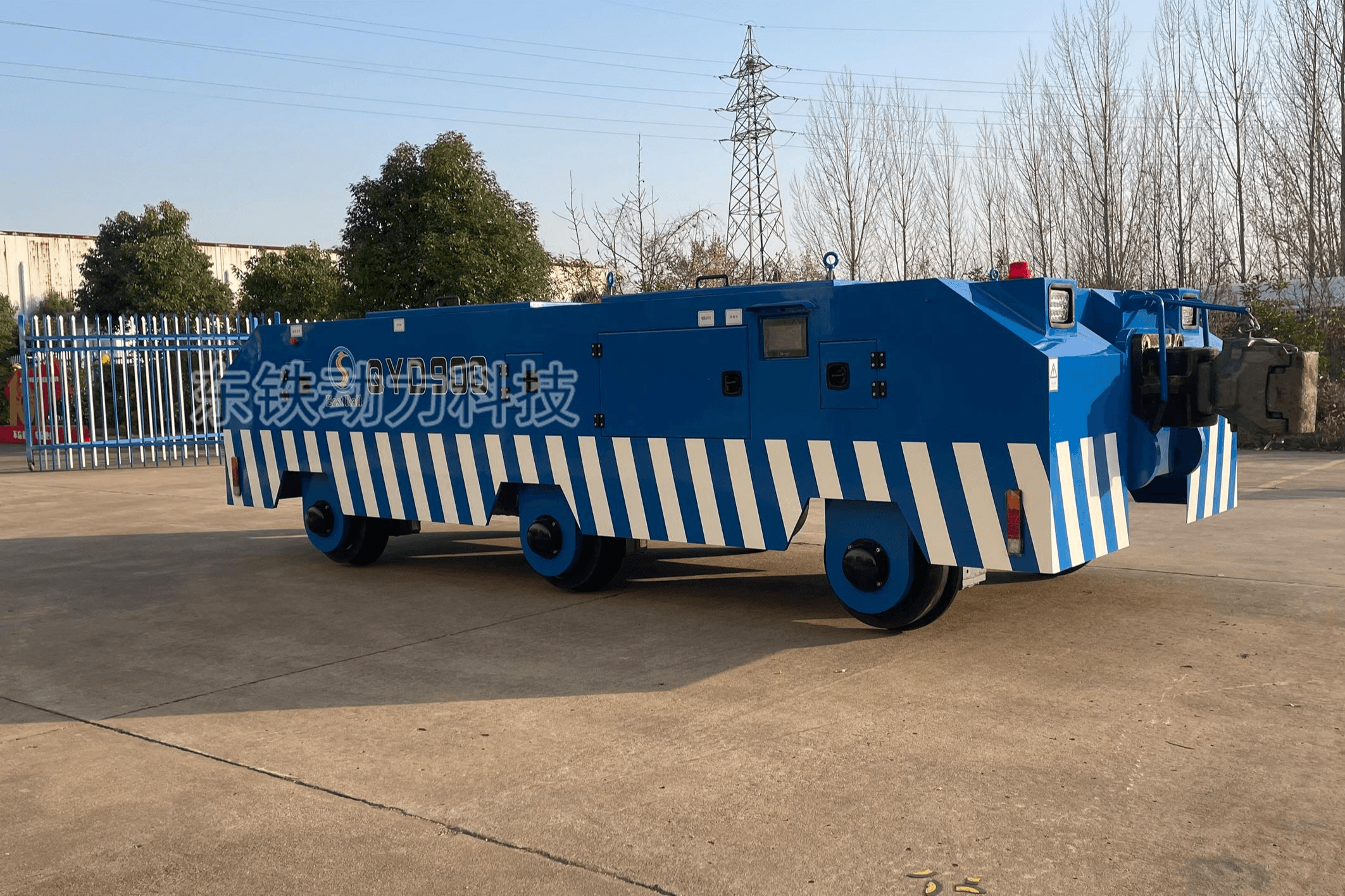 电动公铁两用牵引车