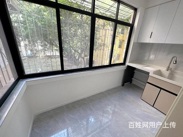 新路口中建五局七公司单位步梯三房居二楼可贷款停车方便家居便利的图片