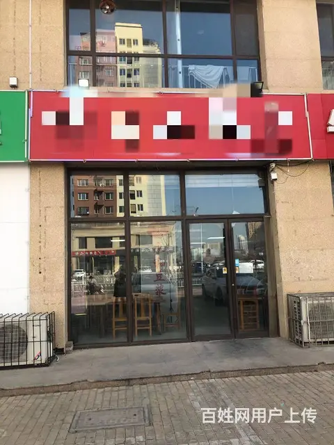 急转临街餐饮聚集地饭店赔钱转让的图片
