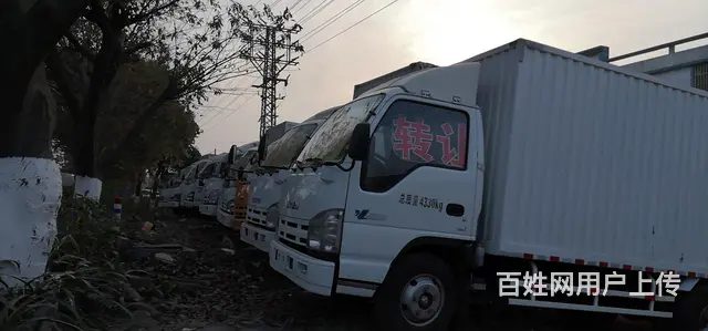 大批五十铃货车出售的图片