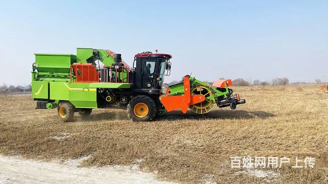 打瓜收获机双滚筒 潍柴220马力 液压行走的图片