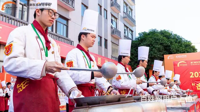 厦门新东方烹饪学校翻锅比赛的图片