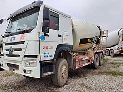 洛阳17年二手豪沃搅拌车 大14方 国四 后八轮