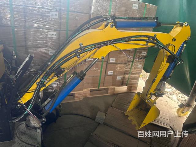 推土机，挖掘机安装卫星平地引导系统的图片