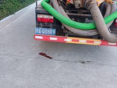 吸粪车