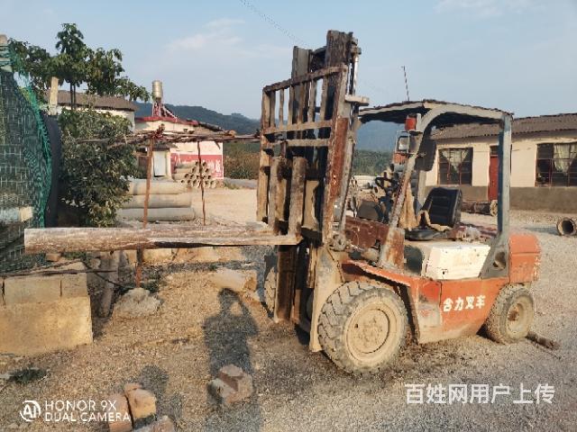 二手水泥管机器+叉车的图片