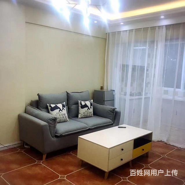 新柳城C区，电梯房12层，53平1室1厅，精装修，包取暖物业的图片