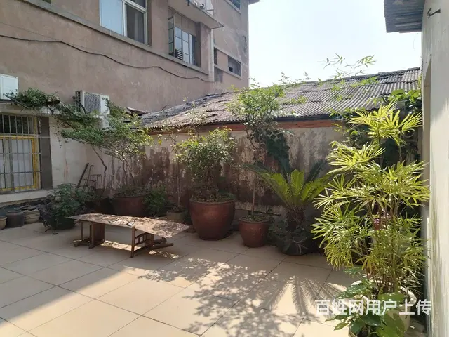 北山附近三楼带大平台119平一口价30W的图片